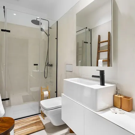 Joivy Exquisite Near Bica Elevator شقة