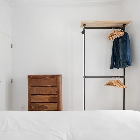 Joivy Exquisite Near Bica Elevator *